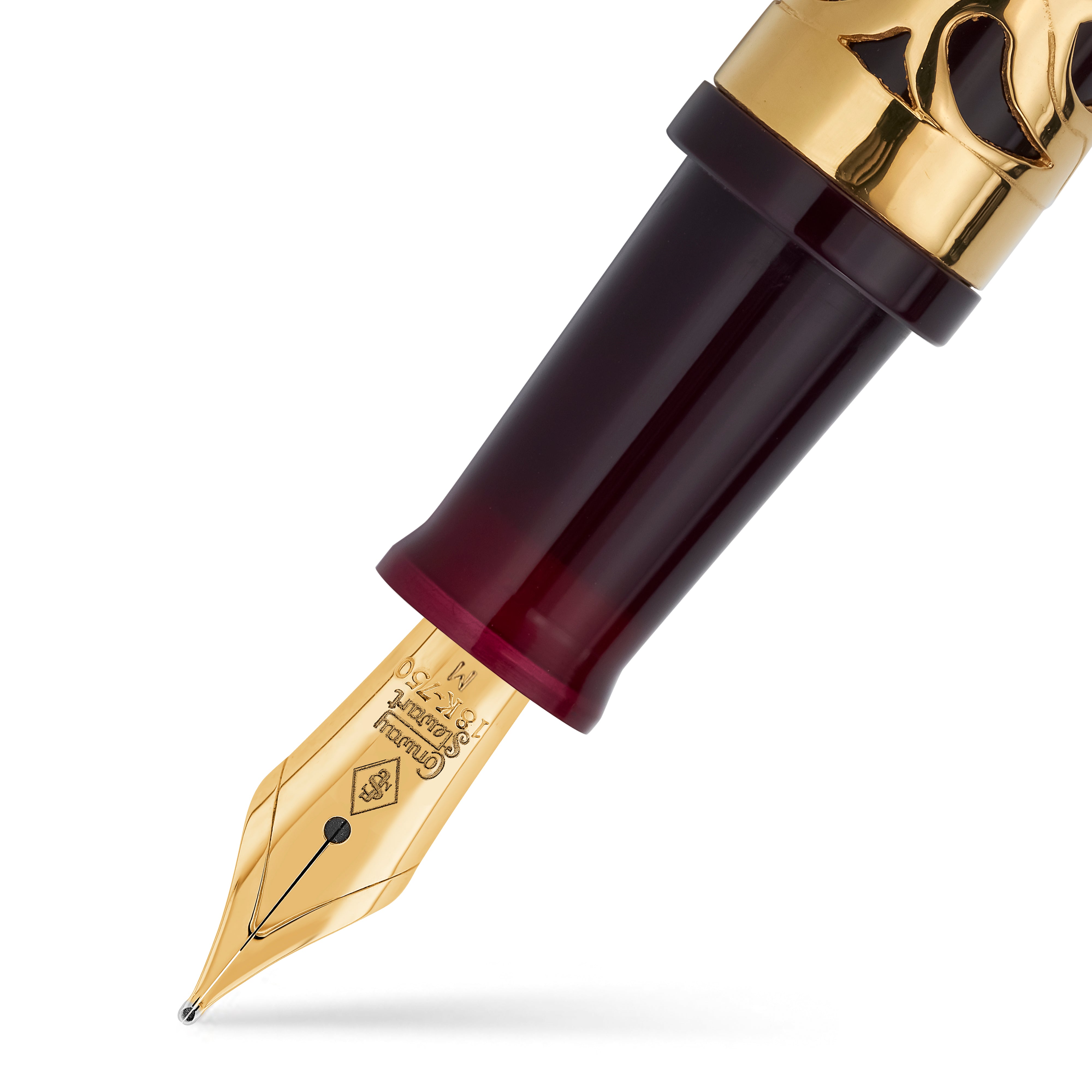 Close-up of the 18ct gold Conway Stewart nib on the Henry Simpole Myrtle Vermeil