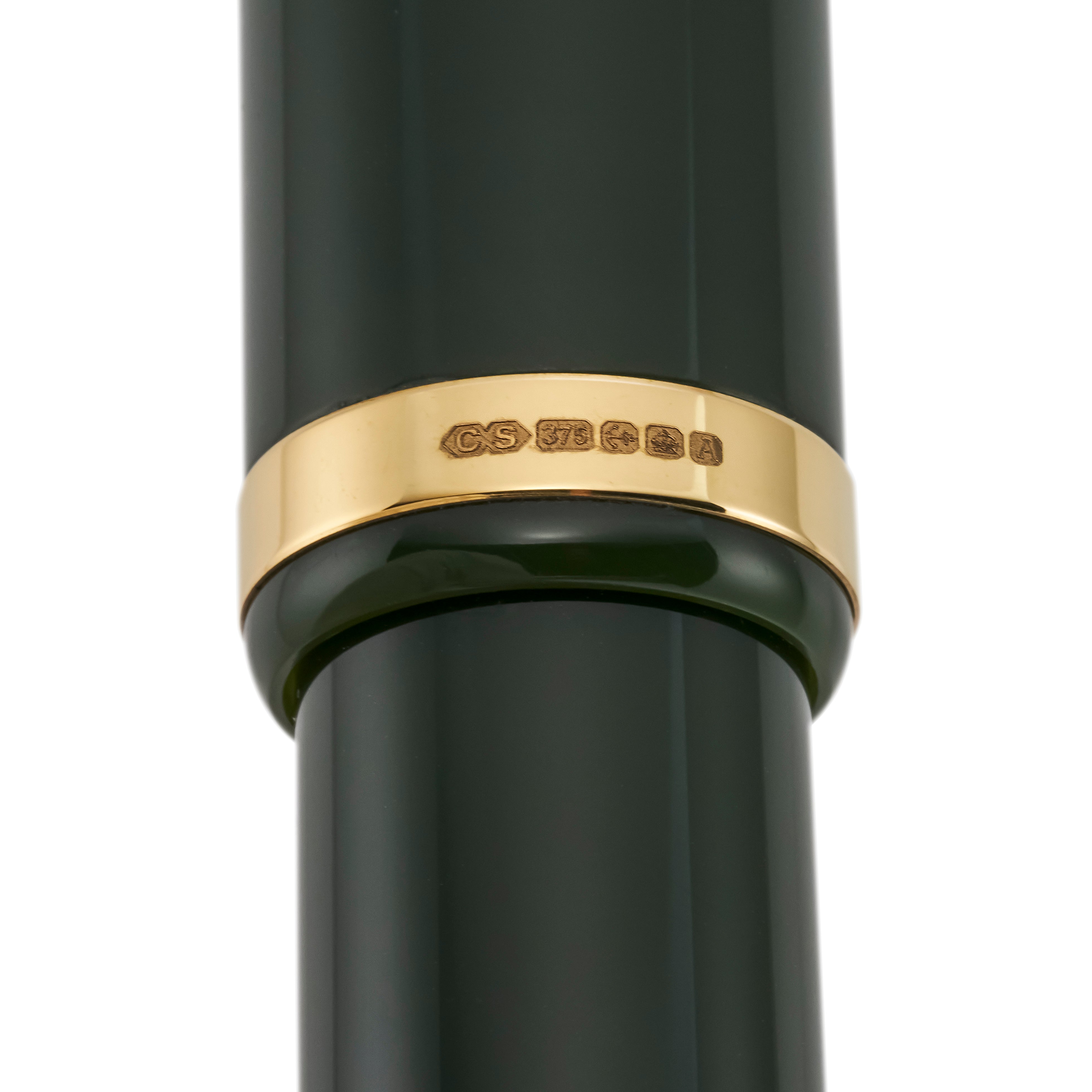 Hallmarked 9ct gold cap band on the Churchill Heritage pen