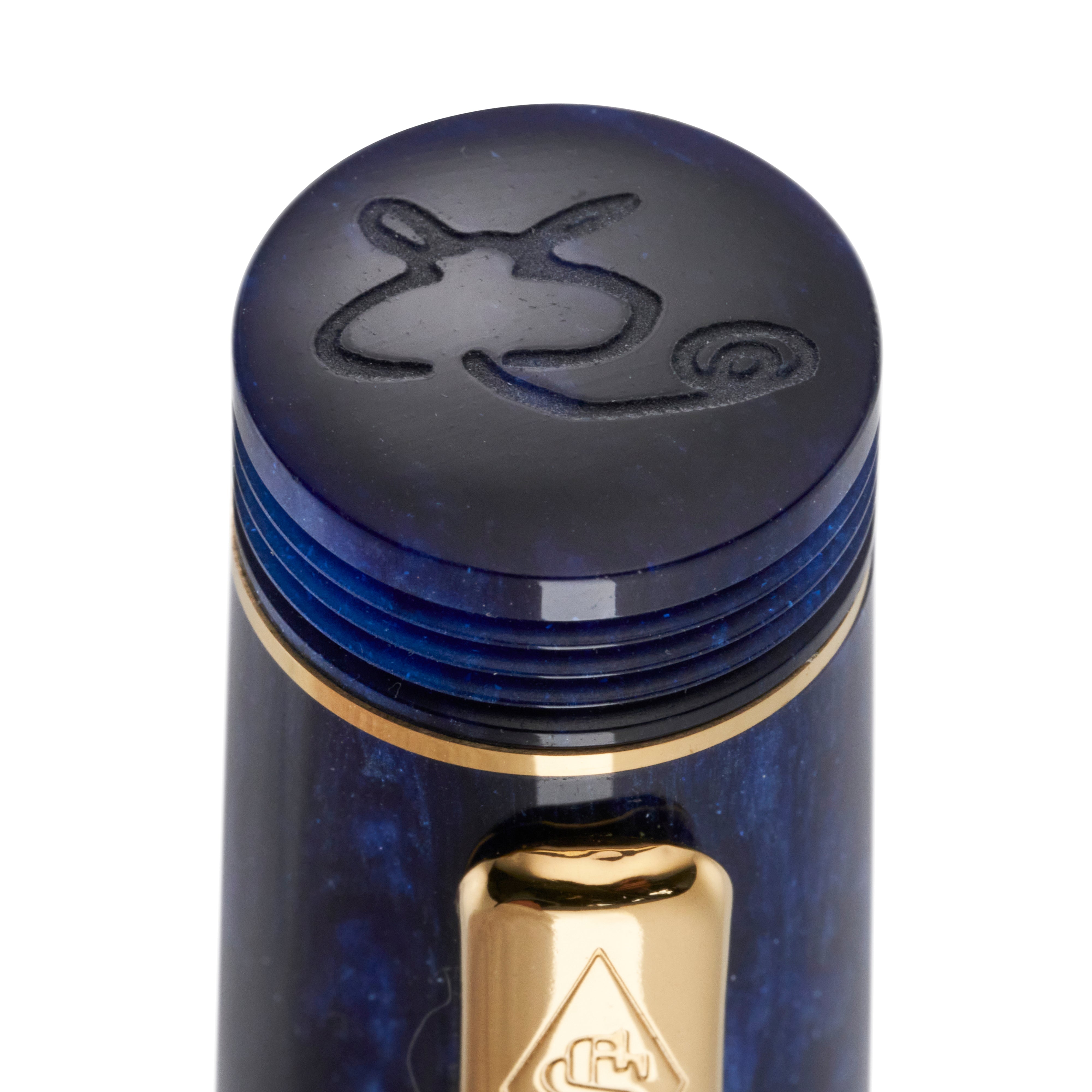 Cap-top cat engraving on the Lady Churchill Blue Stardust
